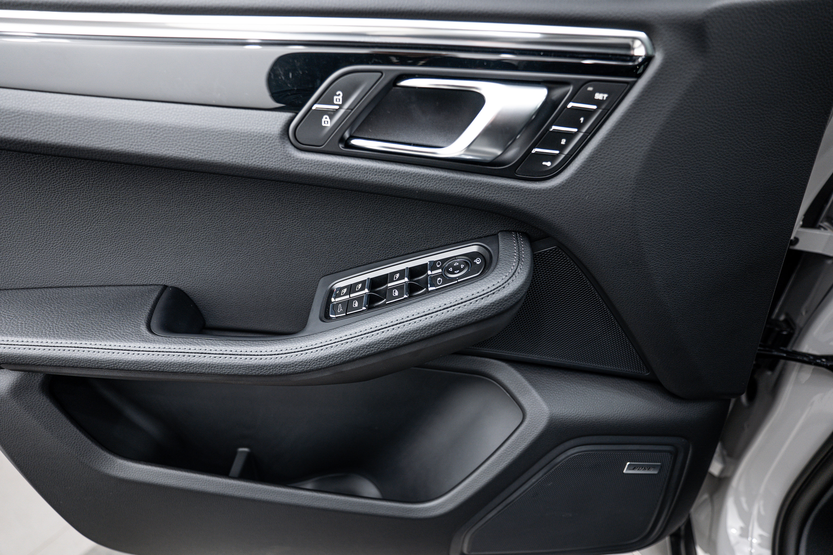 Certified 2026 Porsche Macan AWD/4WD image 18