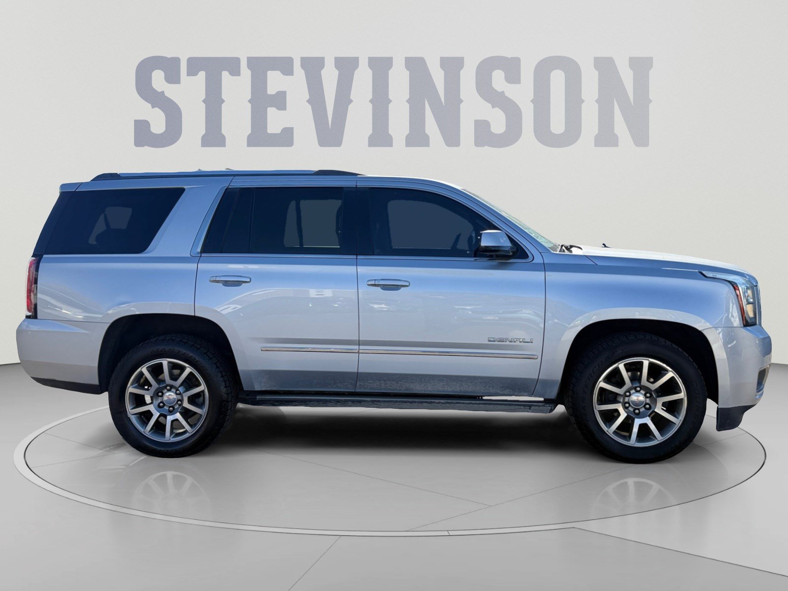 Used 2015 GMC Yukon Denali w/ Premium Package AWD/4WD image 6
