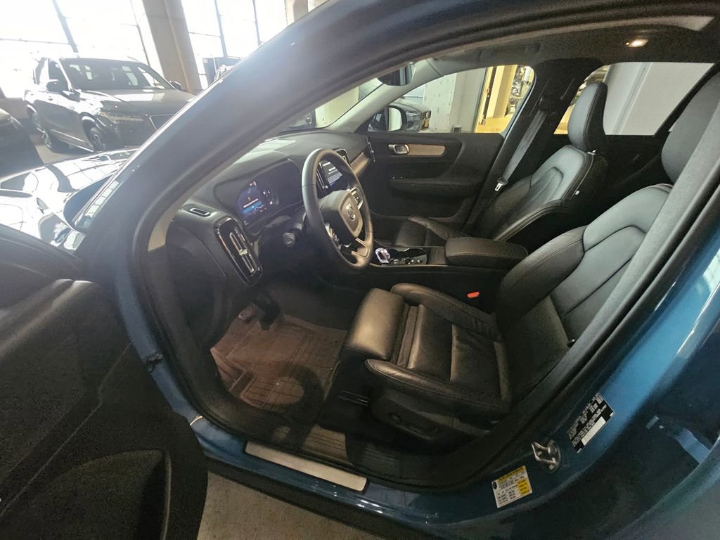 Certified 2023 Volvo XC40 B5 Plus w/ Protection Package Premier AWD/4WD image 18