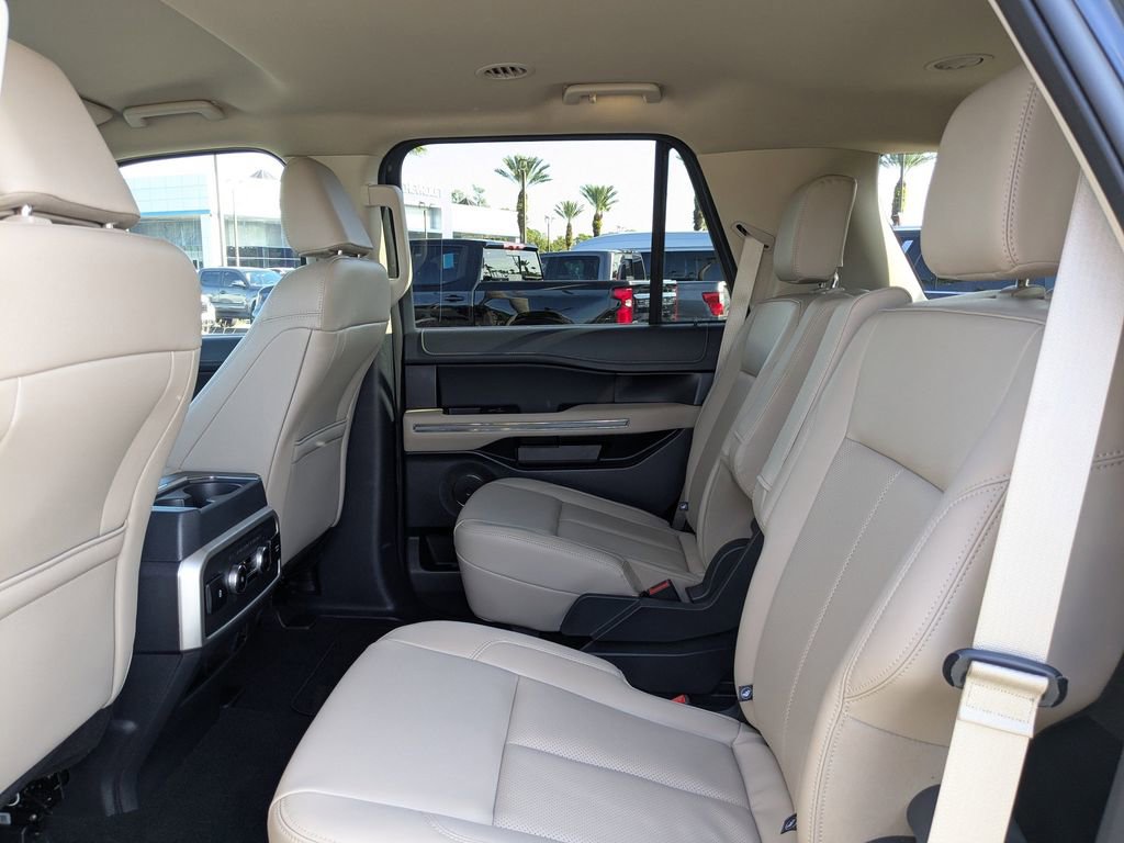 Used 2024 Ford Expedition XLT image 15