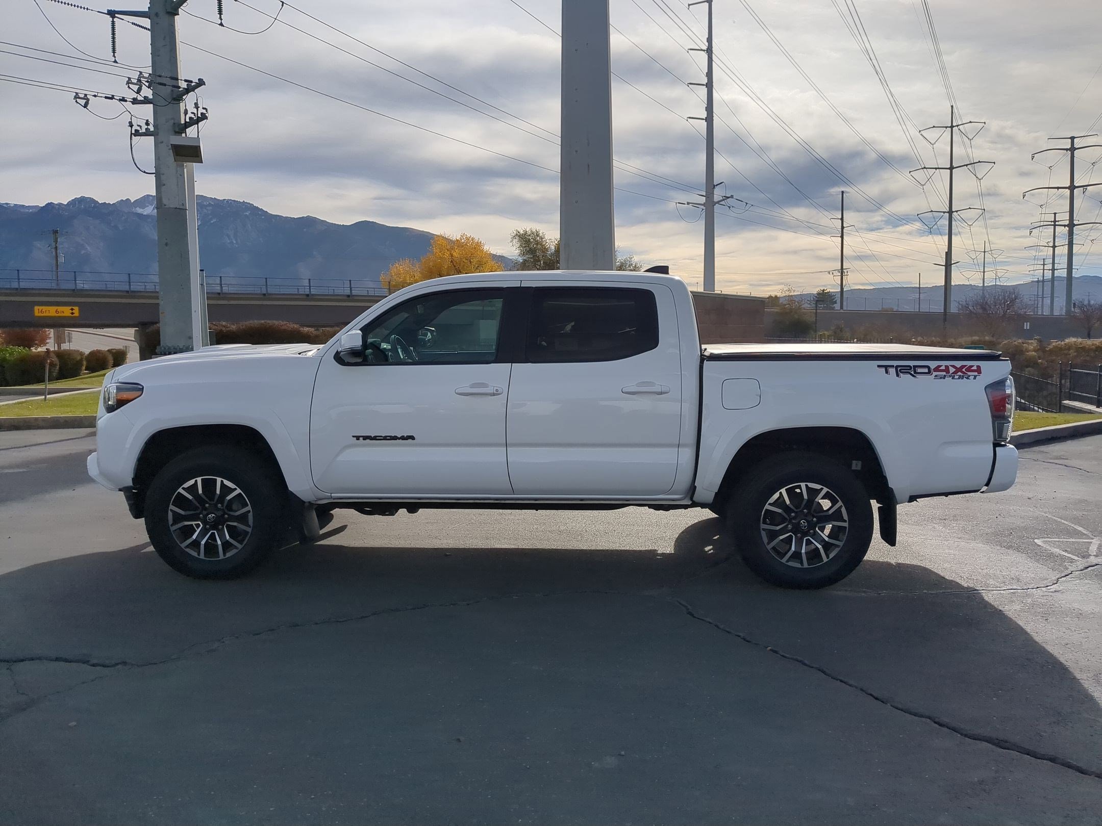Used 2022 Toyota Tacoma TRD Sport image 3