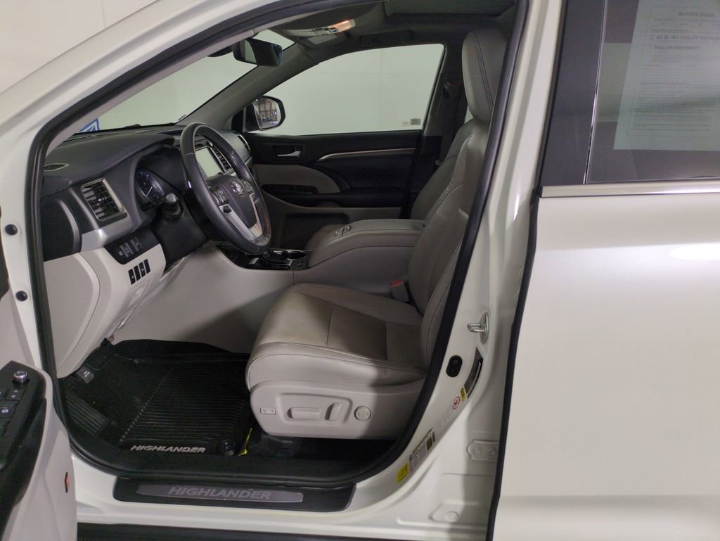 Used 2019 Toyota Highlander Limited AWD/4WD image 12