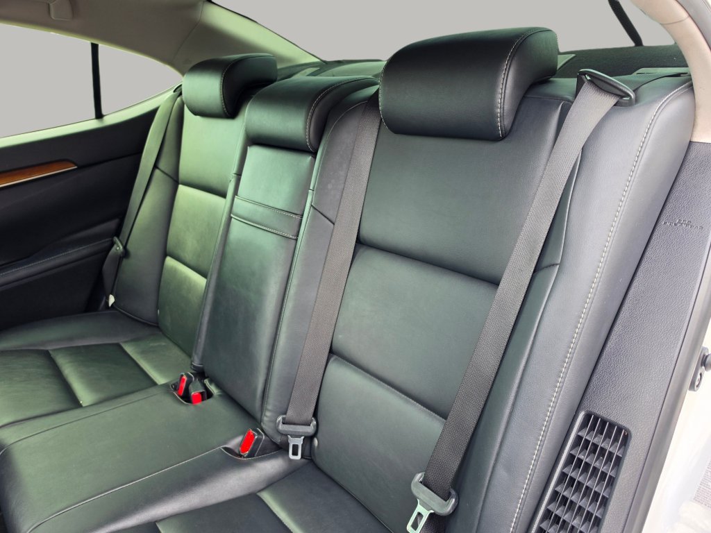 Used 2013 Lexus ES 300h w/ Premium Pkg FWD image 31