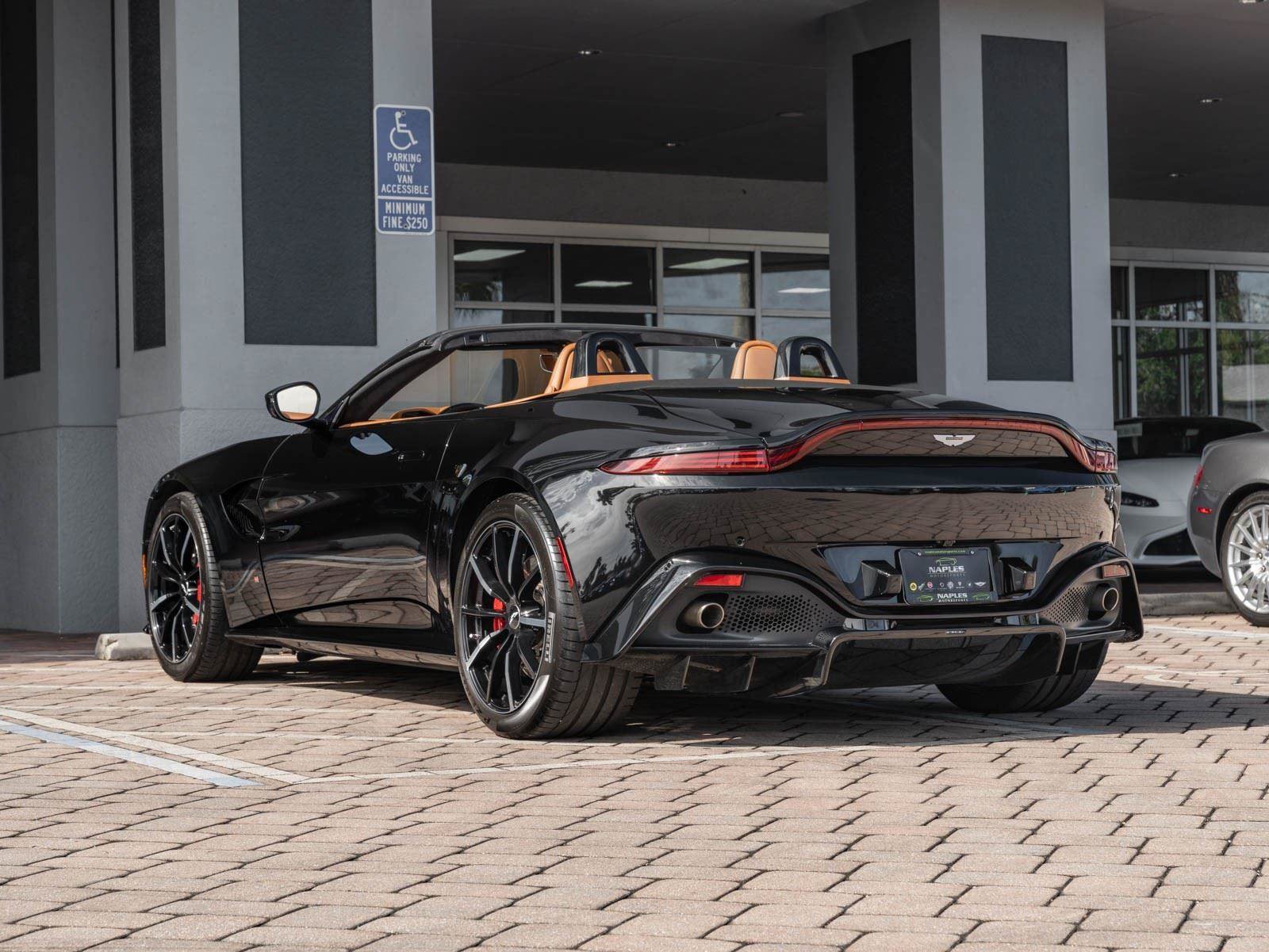 Used 2021 Aston Martin V8 Vantage Roadster RWD image 36