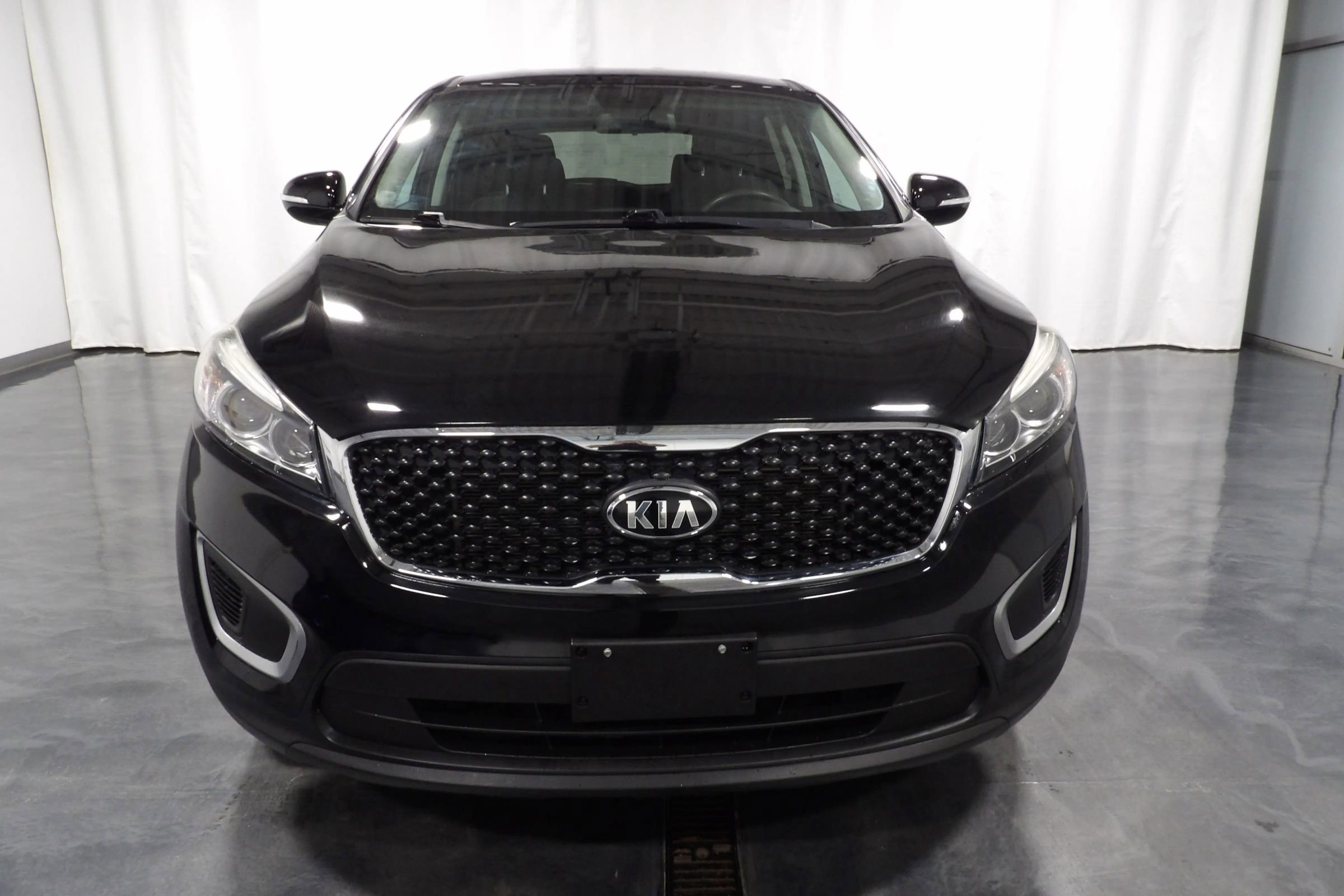 Used 2017 Kia Sorento L image 2