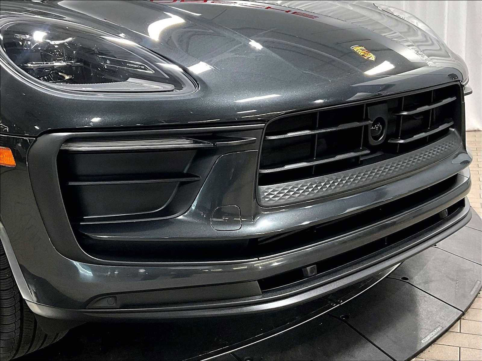 Used 2025 Porsche Macan image 33