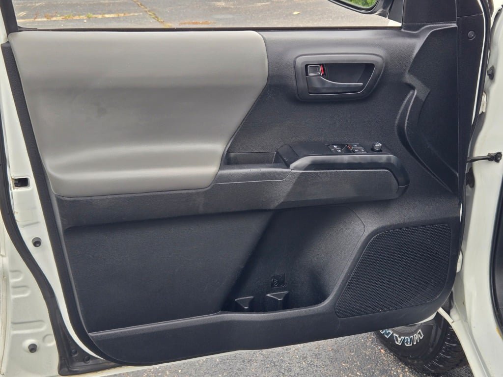 Used 2021 Toyota Tacoma SR RWD image 21