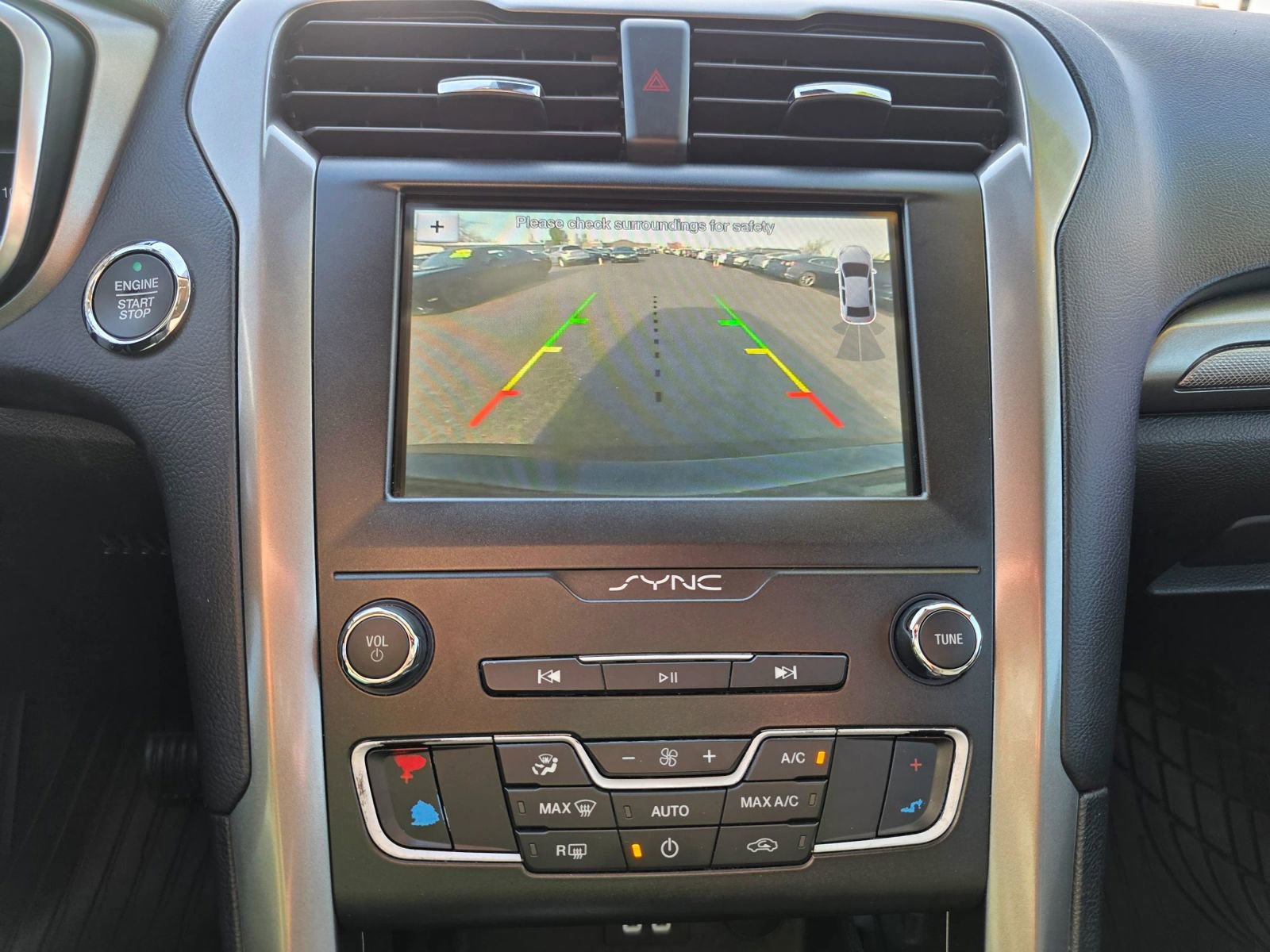 Used 2019 Ford Fusion SE image 4