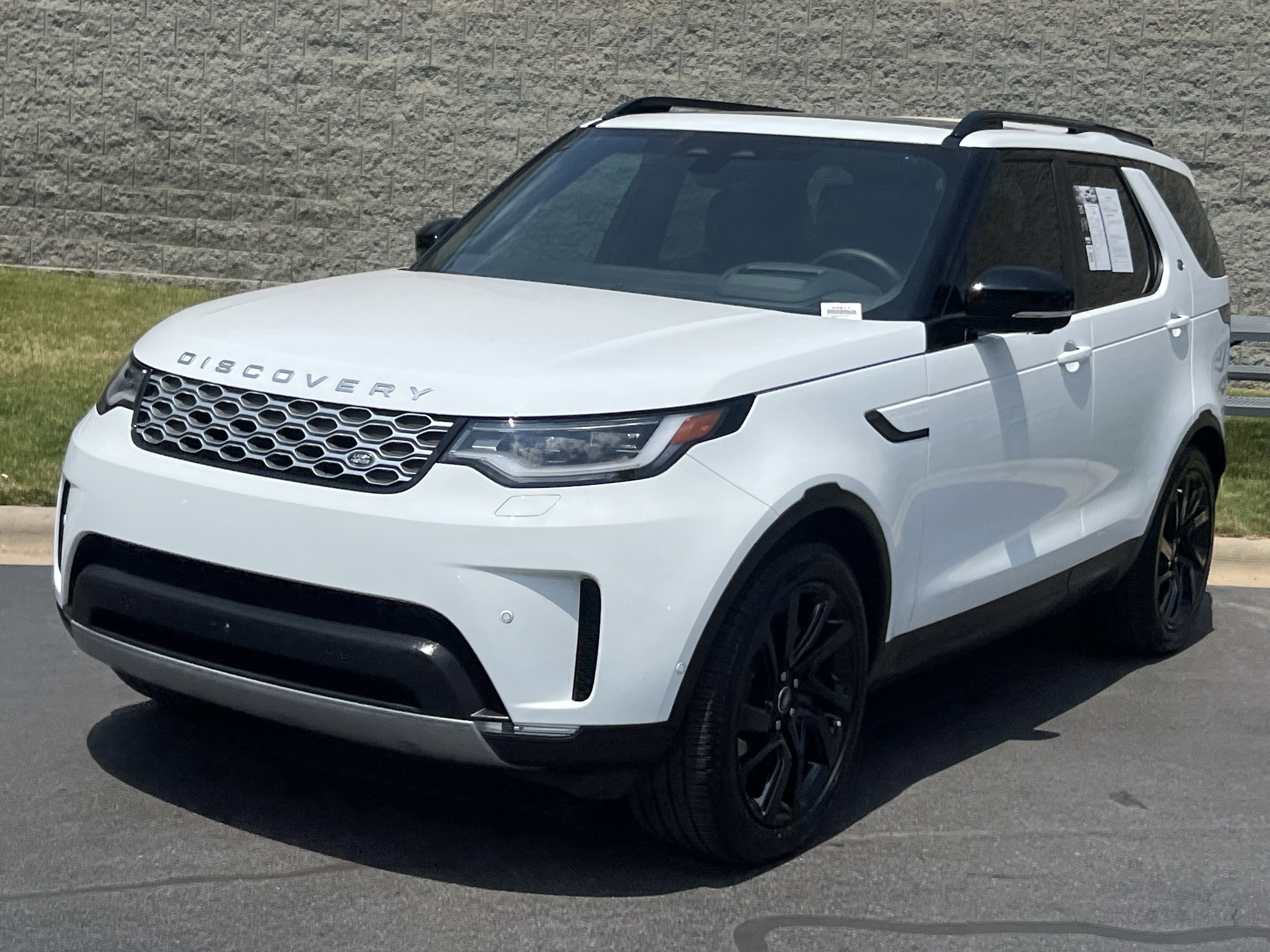 Certified 2025 Land Rover Discovery S AWD/4WD image 2