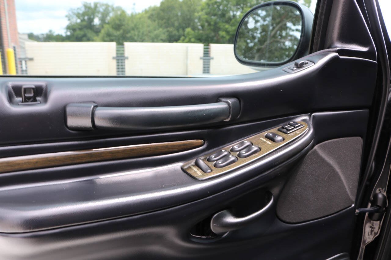 Used 2002 Lincoln Blackwood RWD image 69