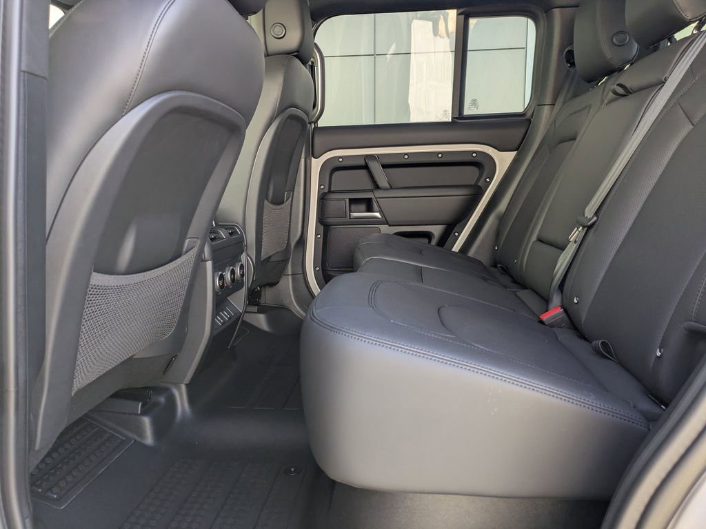 New 2026 Land Rover Defender 110 X-Dynamic SE image 16