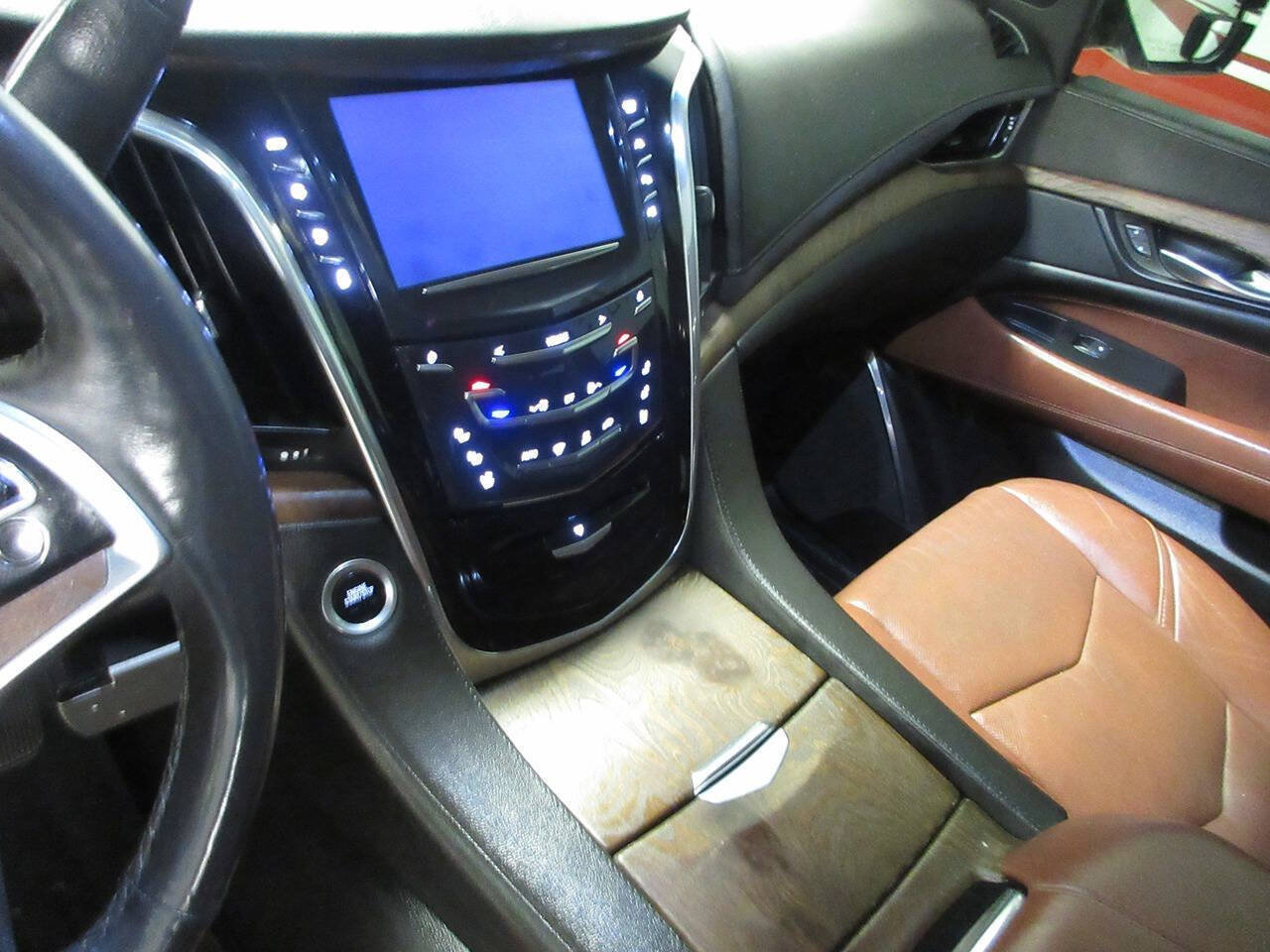Used 2017 Cadillac Escalade Luxury AWD/4WD image 20