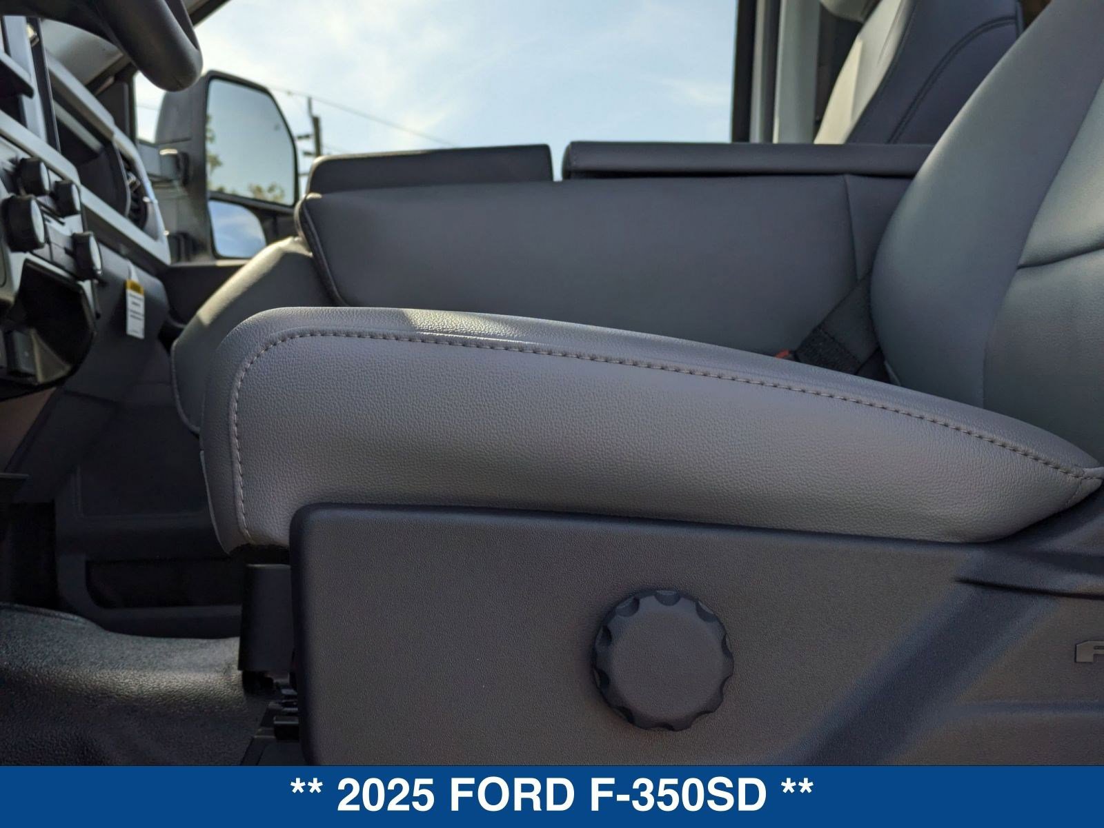 New 2025 Ford F350 XL w/ XL Chrome Package image 16