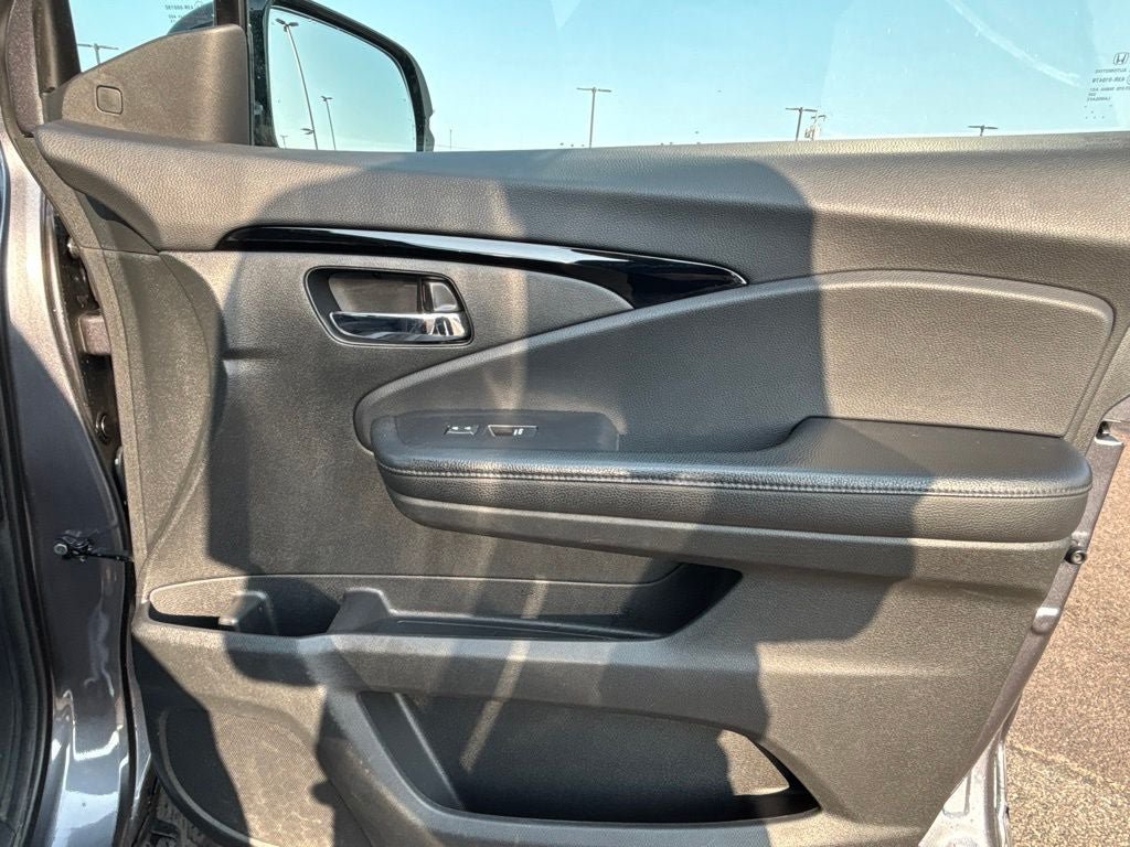 Used 2019 Honda Pilot Elite image 34