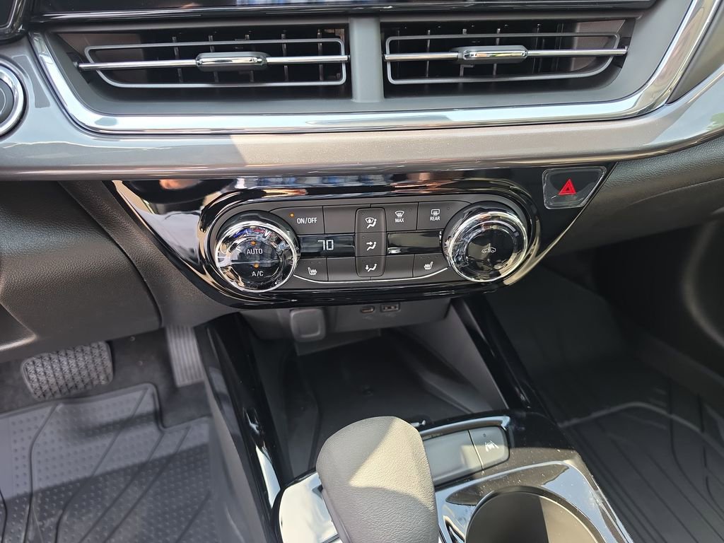 New 2026 Chevrolet Trax ACTIV w/ Sunroof Package FWD image 16