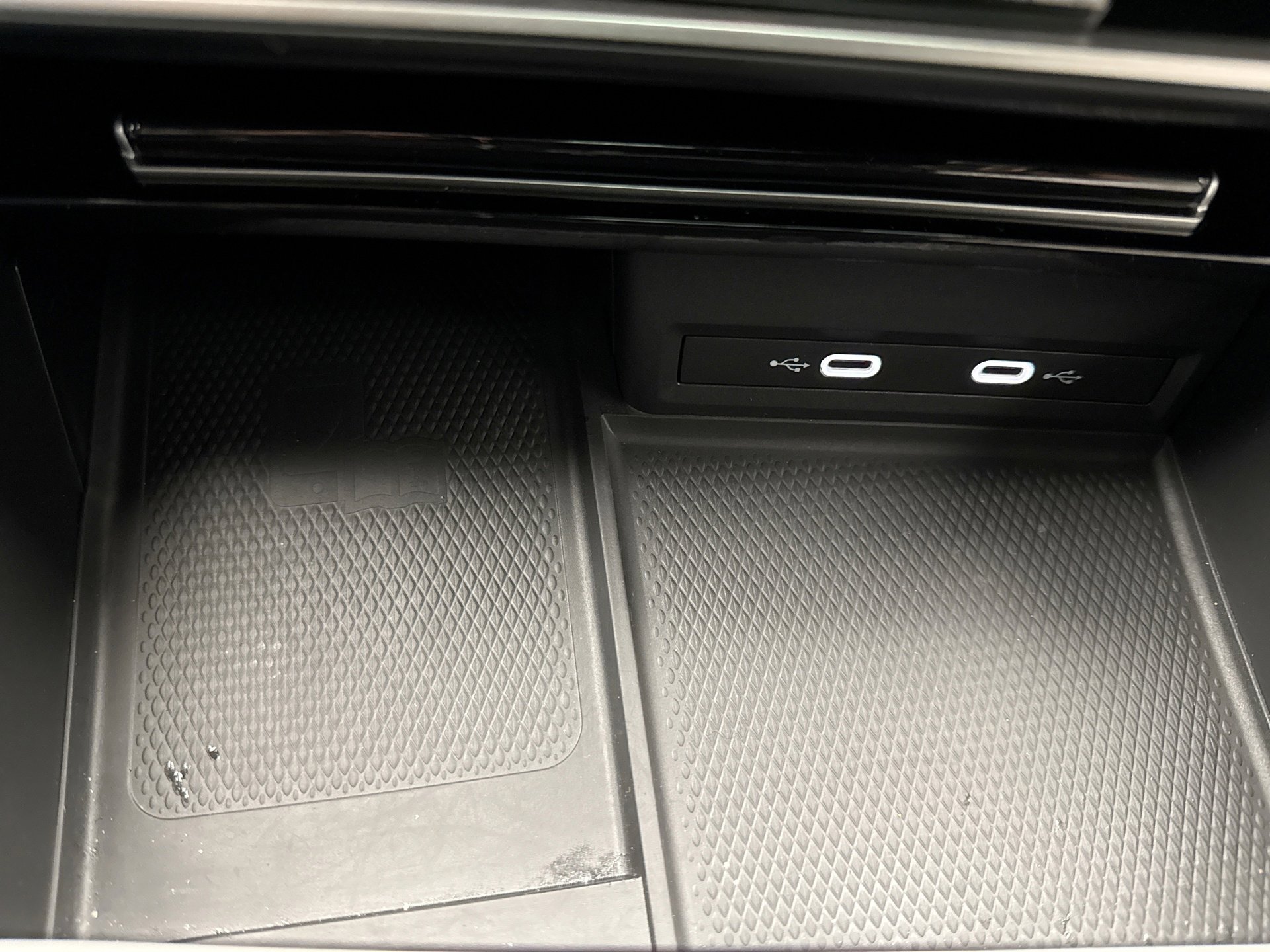 Used 2024 Volkswagen Atlas Cross Sport SEL Premium R-Line image 18