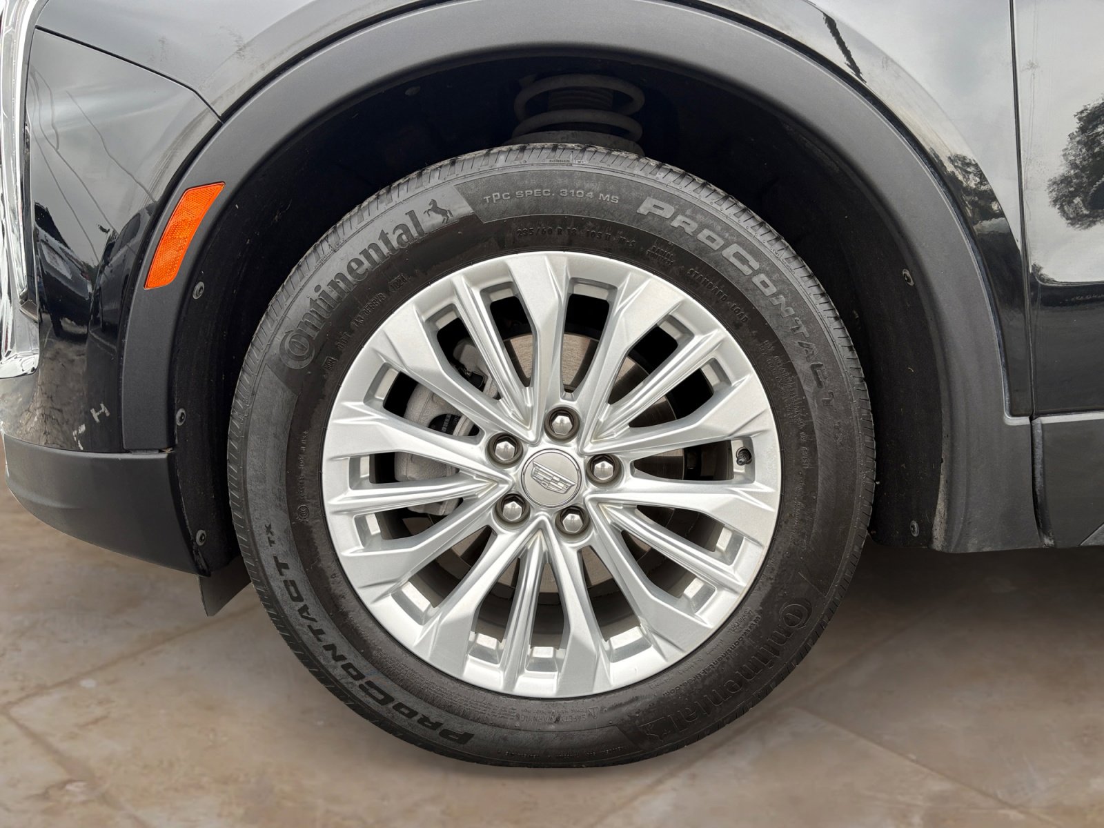 Used 2024 Cadillac XT4 Luxury w/ LPO, Floor Liner Package FWD image 23