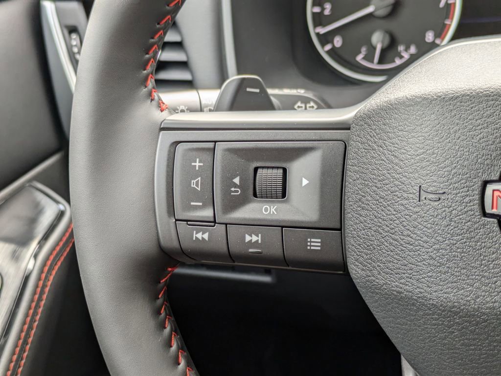 Certified 2025 Nissan Rogue SV AWD/4WD image 18