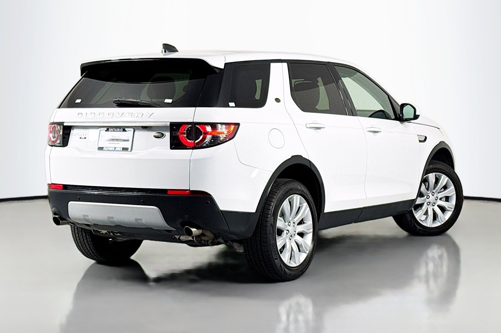 Used 2017 Land Rover Discovery Sport HSE Luxury image 12