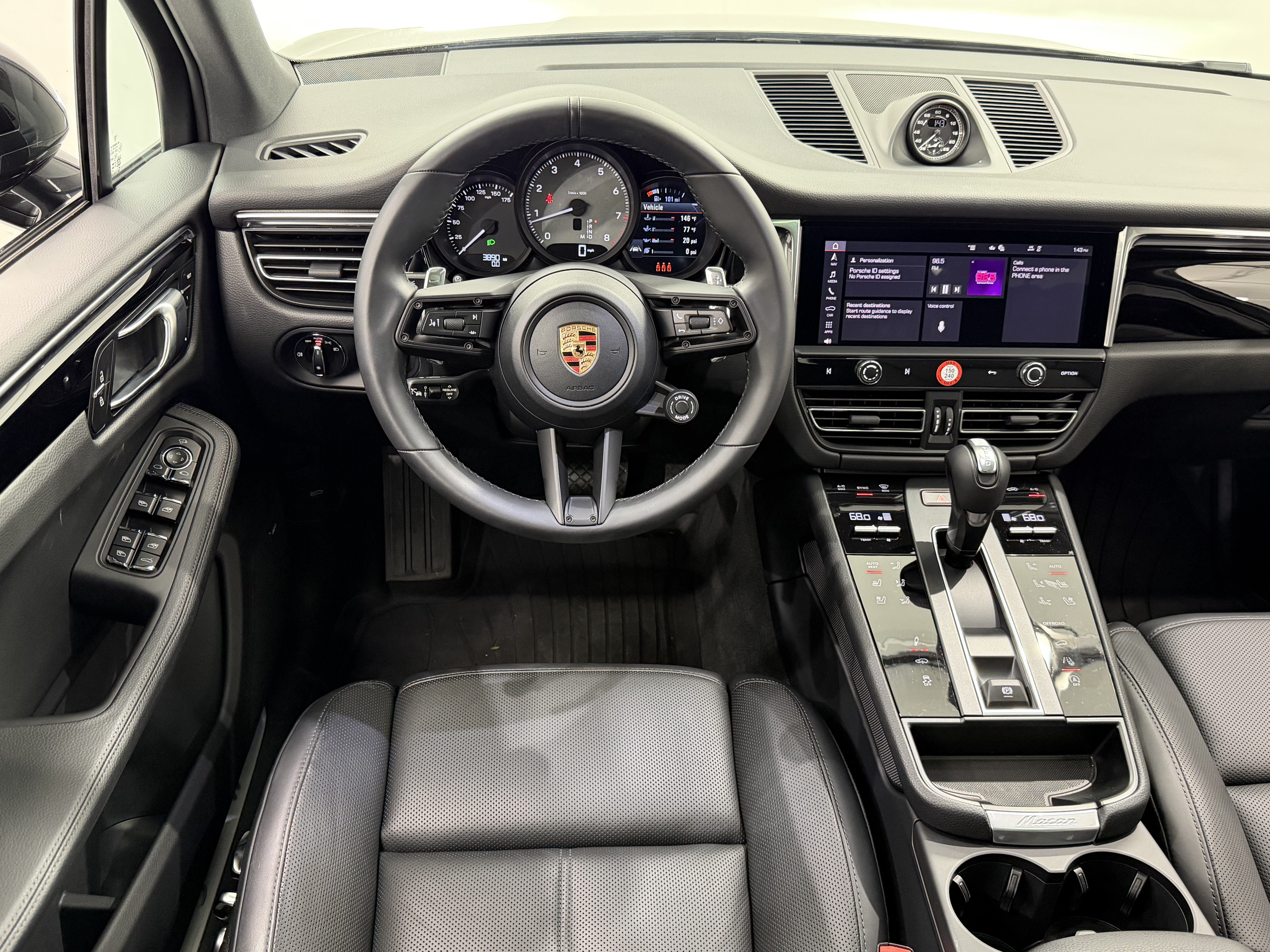Certified 2026 Porsche Macan S AWD/4WD image 25