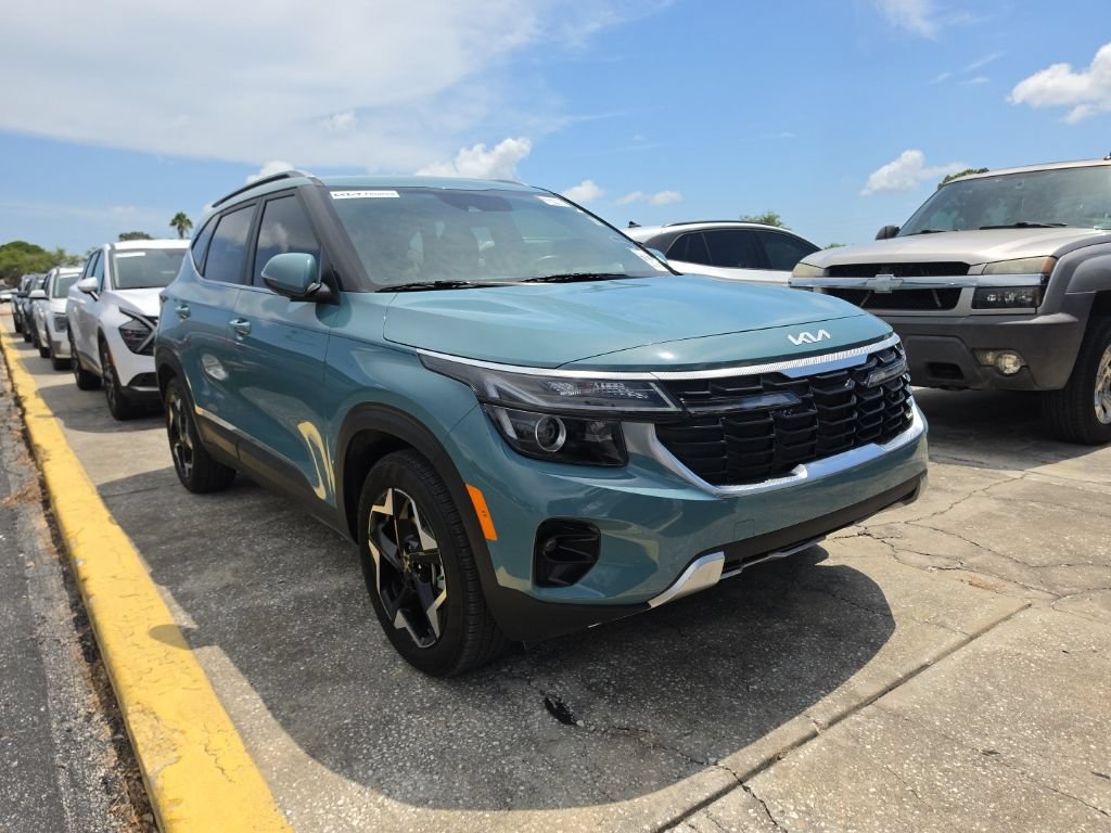 Certified 2025 Kia Seltos EX w/ EX Sunroof Package FWD image 3