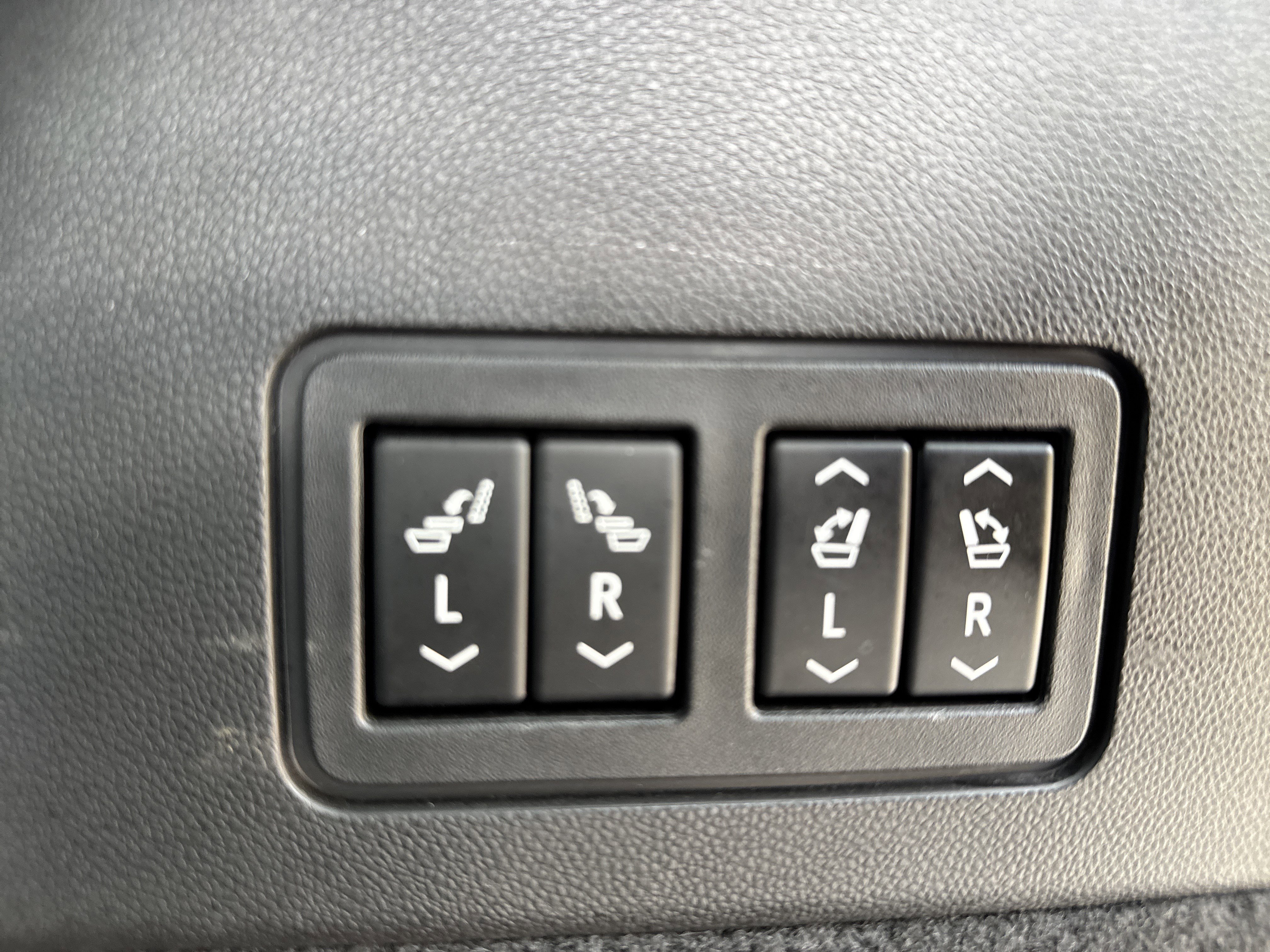 Used 2022 Cadillac XT6 Premium Luxury w/ Technology Package image 37