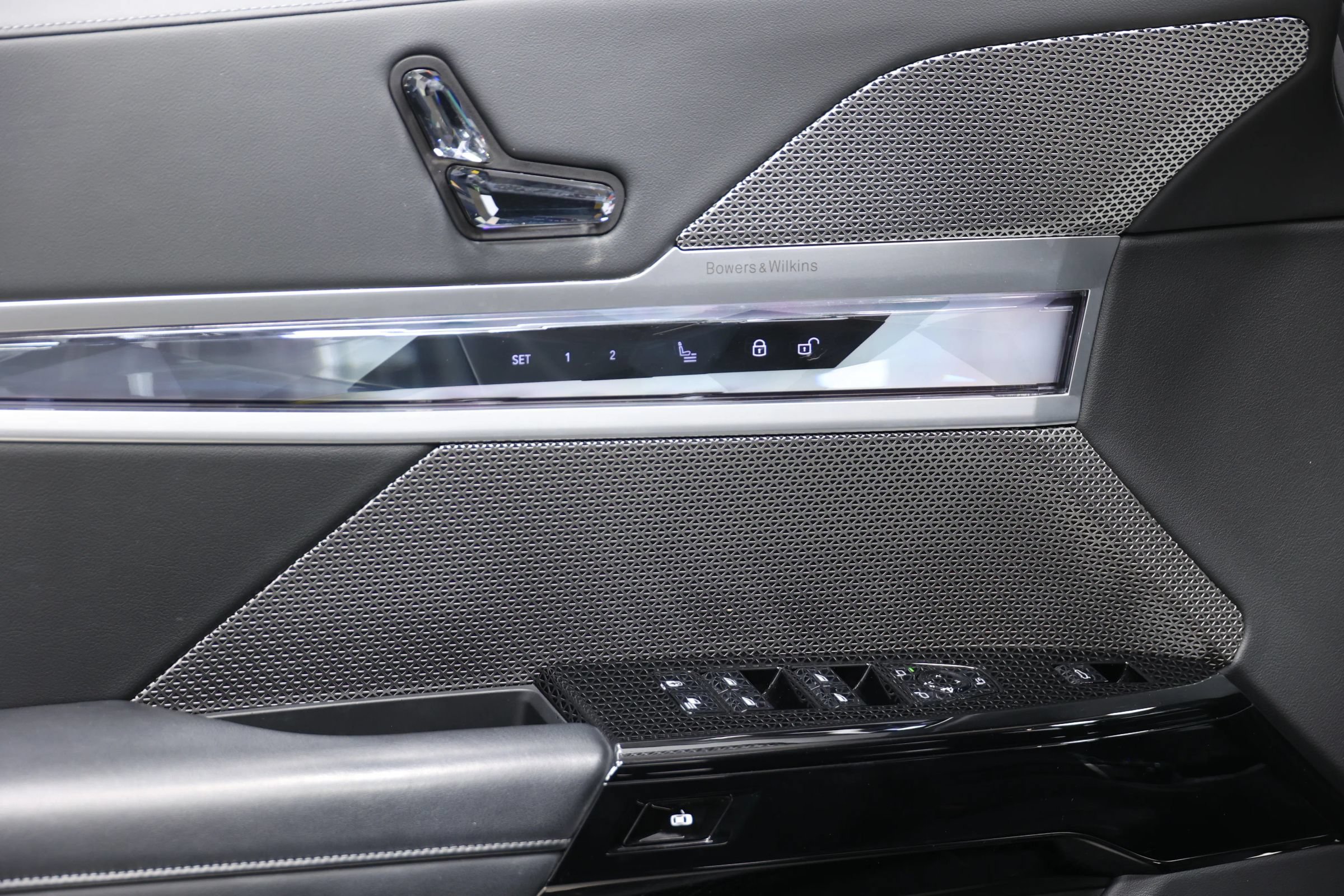 Used 2023 BMW 740i RWD image 12