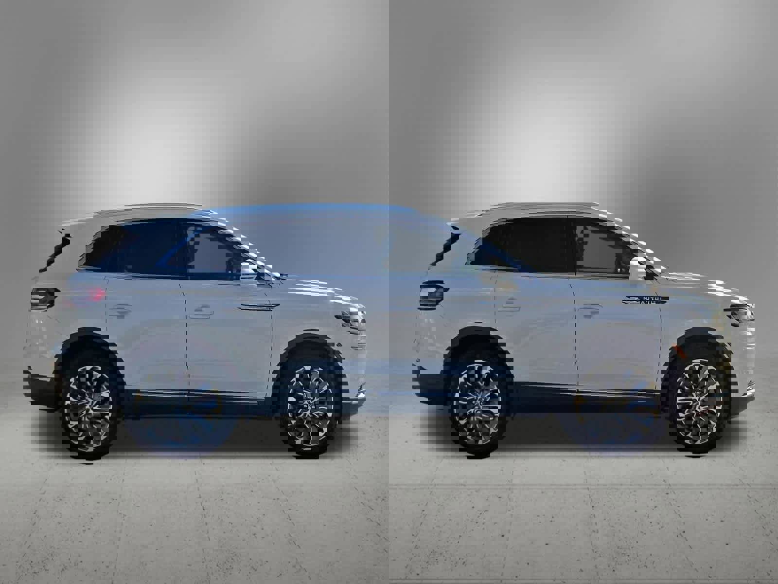 Used 2022 Lincoln Nautilus Reserve image 7