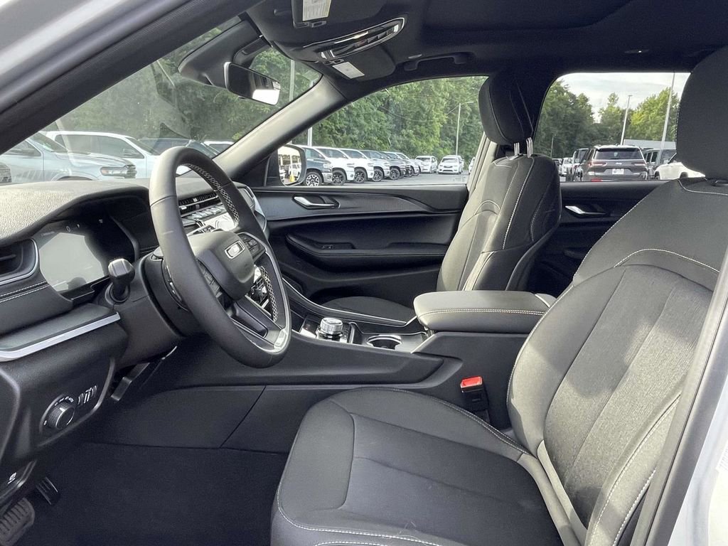 New 2025 Jeep Grand Cherokee L Laredo w/ Luxury Tech Group I image 26