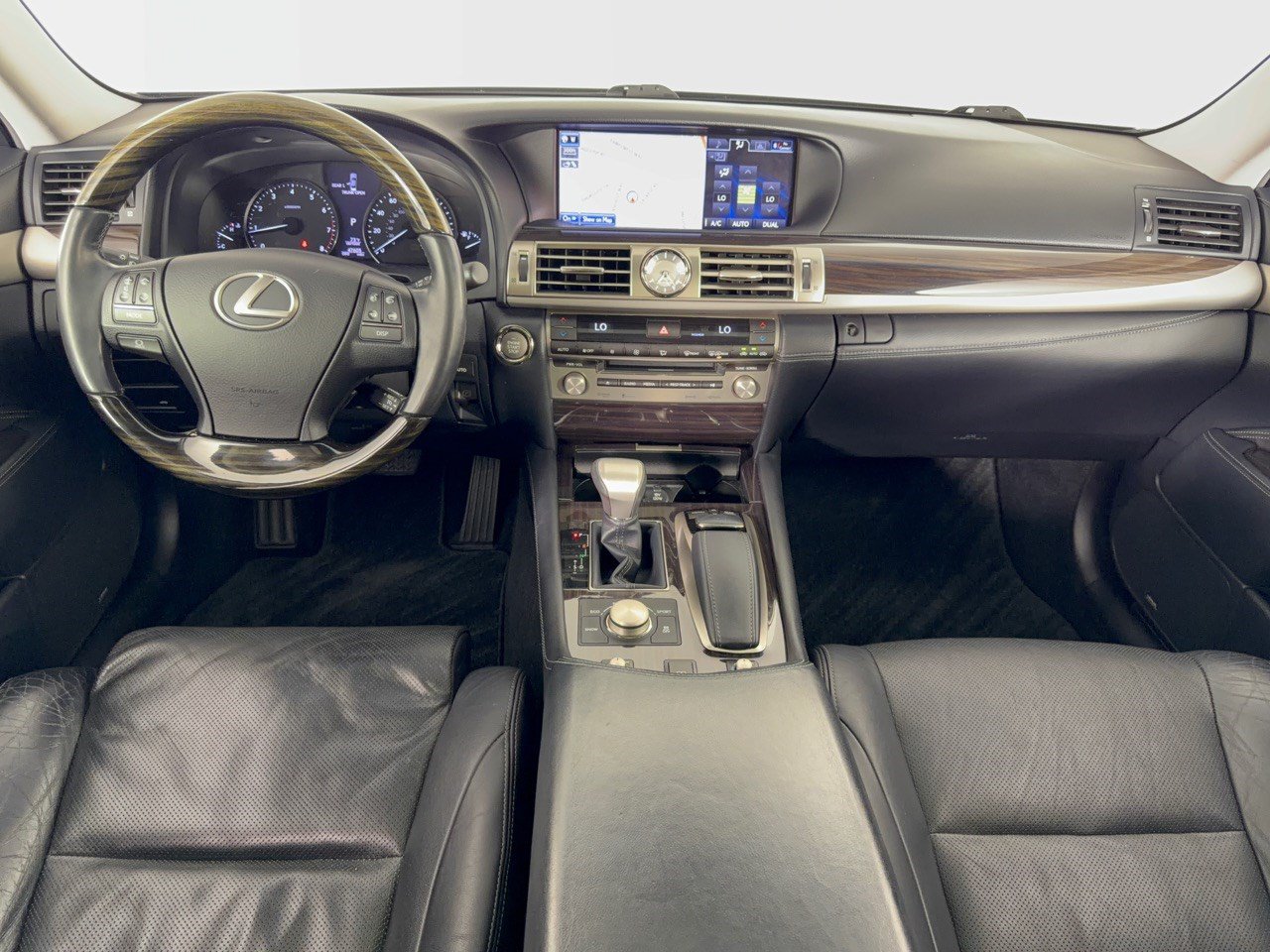 Used 2013 Lexus LS 460 w/ Comfort Pkg RWD image 17