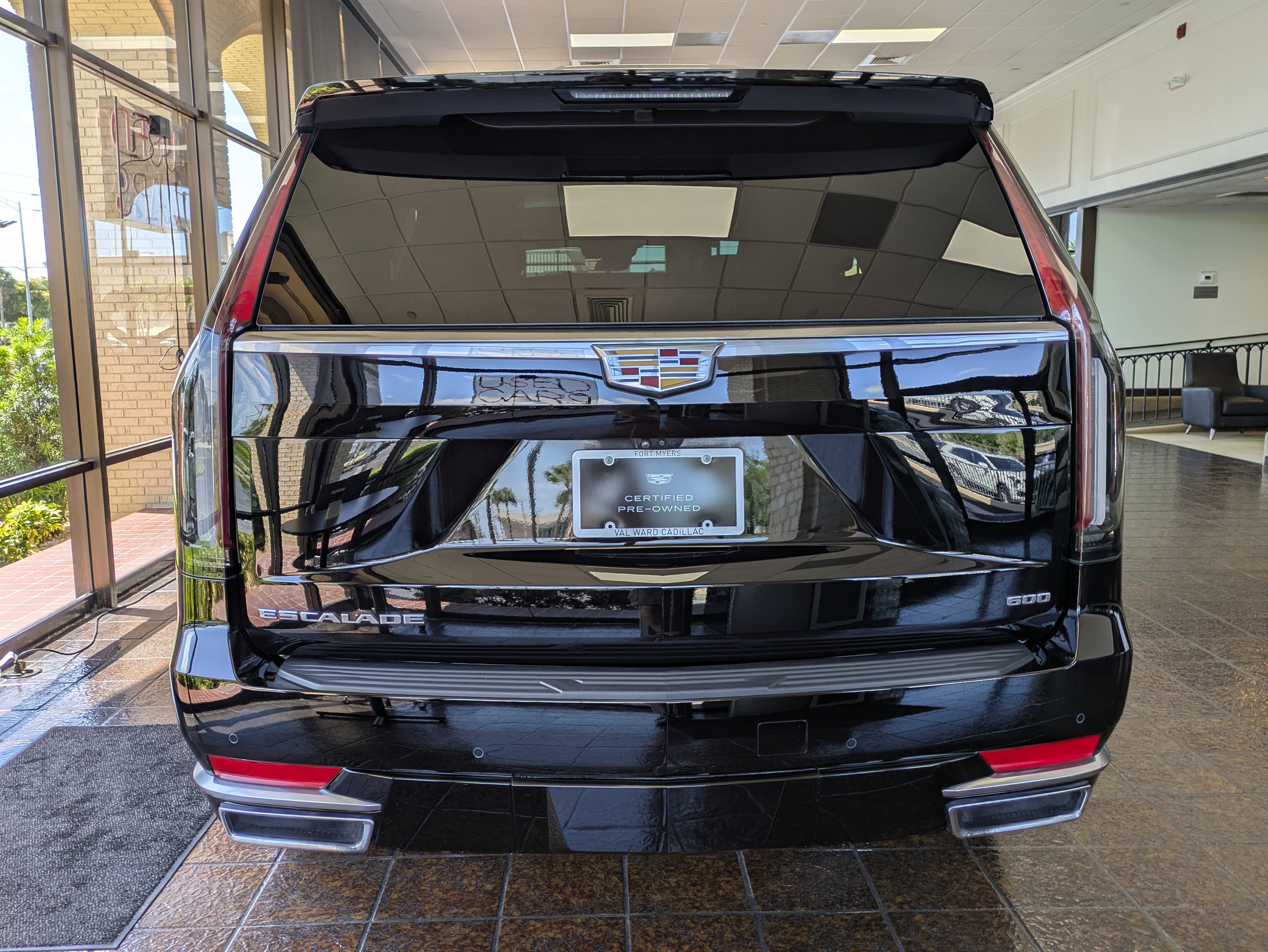 Certified 2024 Cadillac Escalade Premium Luxury AWD/4WD image 4