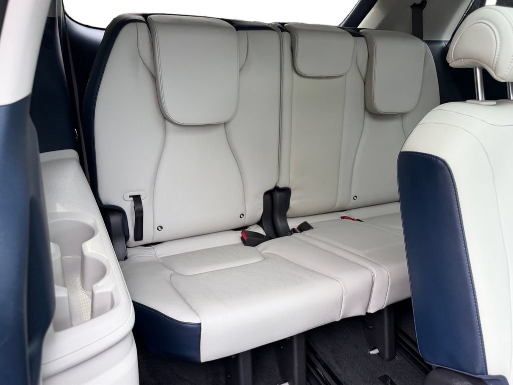 Certified 2025 Kia Carnival SX w/ SX Dark Edition Package FWD image 10