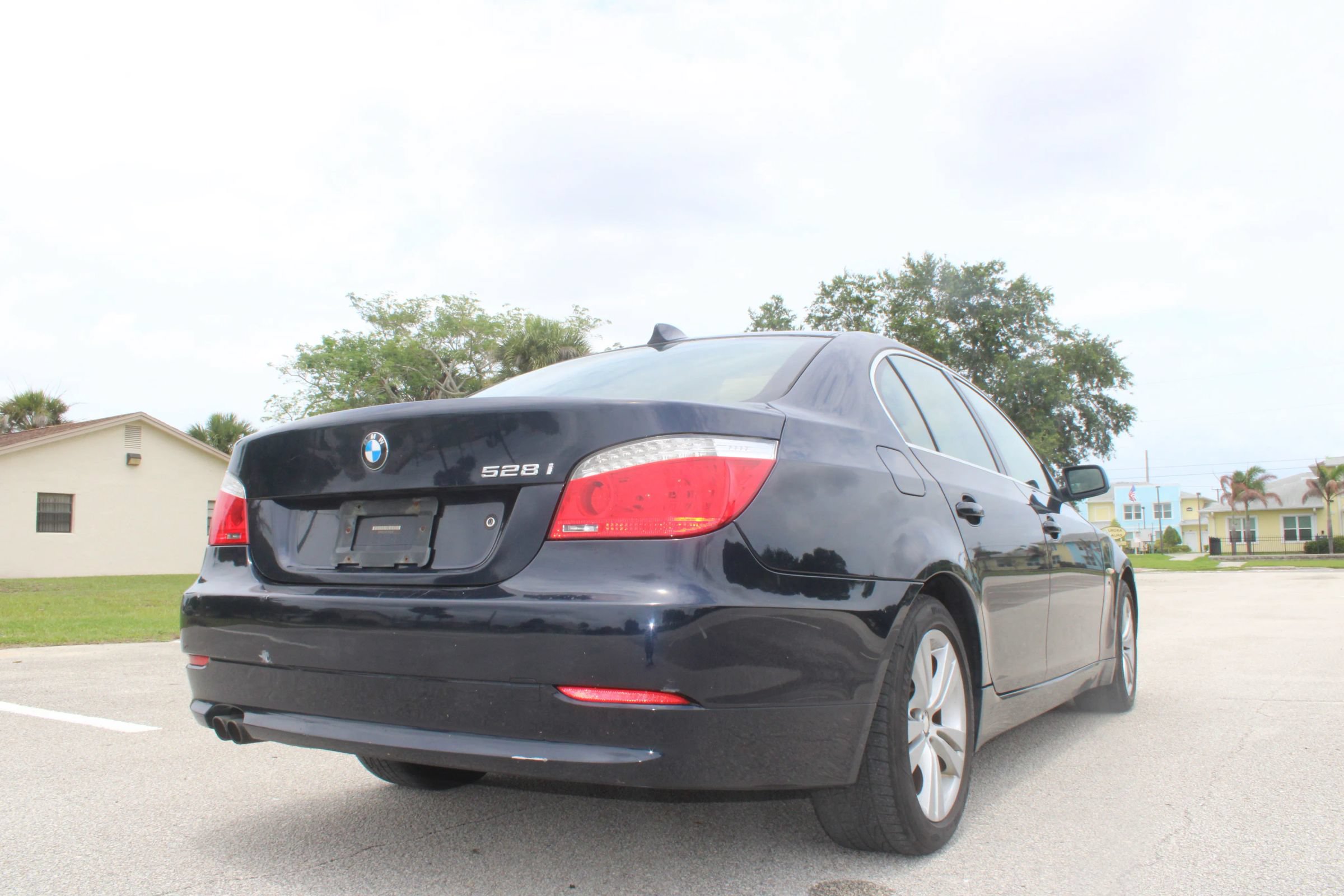 Used 2010 BMW 528i xDrive Sedan AWD/4WD image 30