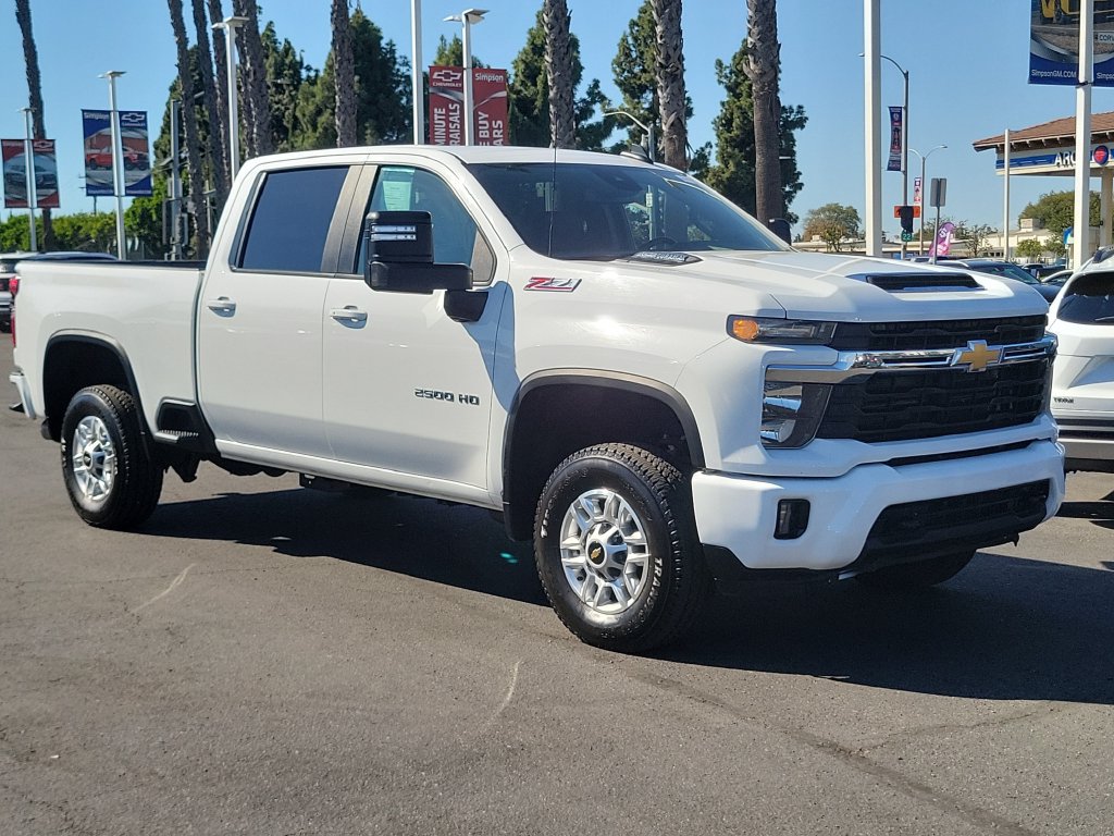 Used 2024 Chevrolet Silverado 2500 LT AWD/4WD image 32
