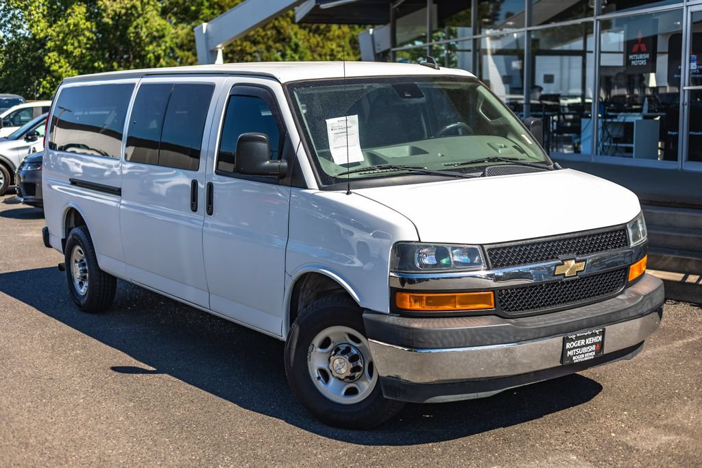 Used 2020 Chevrolet Express 3500 LT w/ LT Preferred Equipment Group RWD image 2