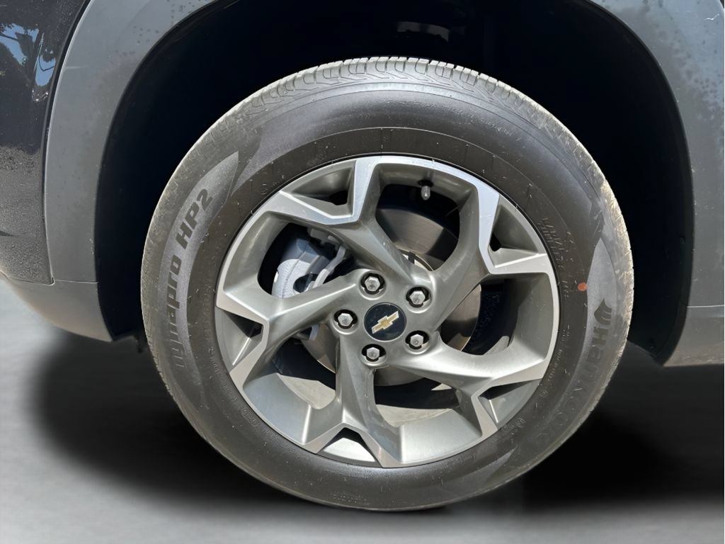 Used 2025 Chevrolet Trax LT w/ LT Convenience Package FWD image 19