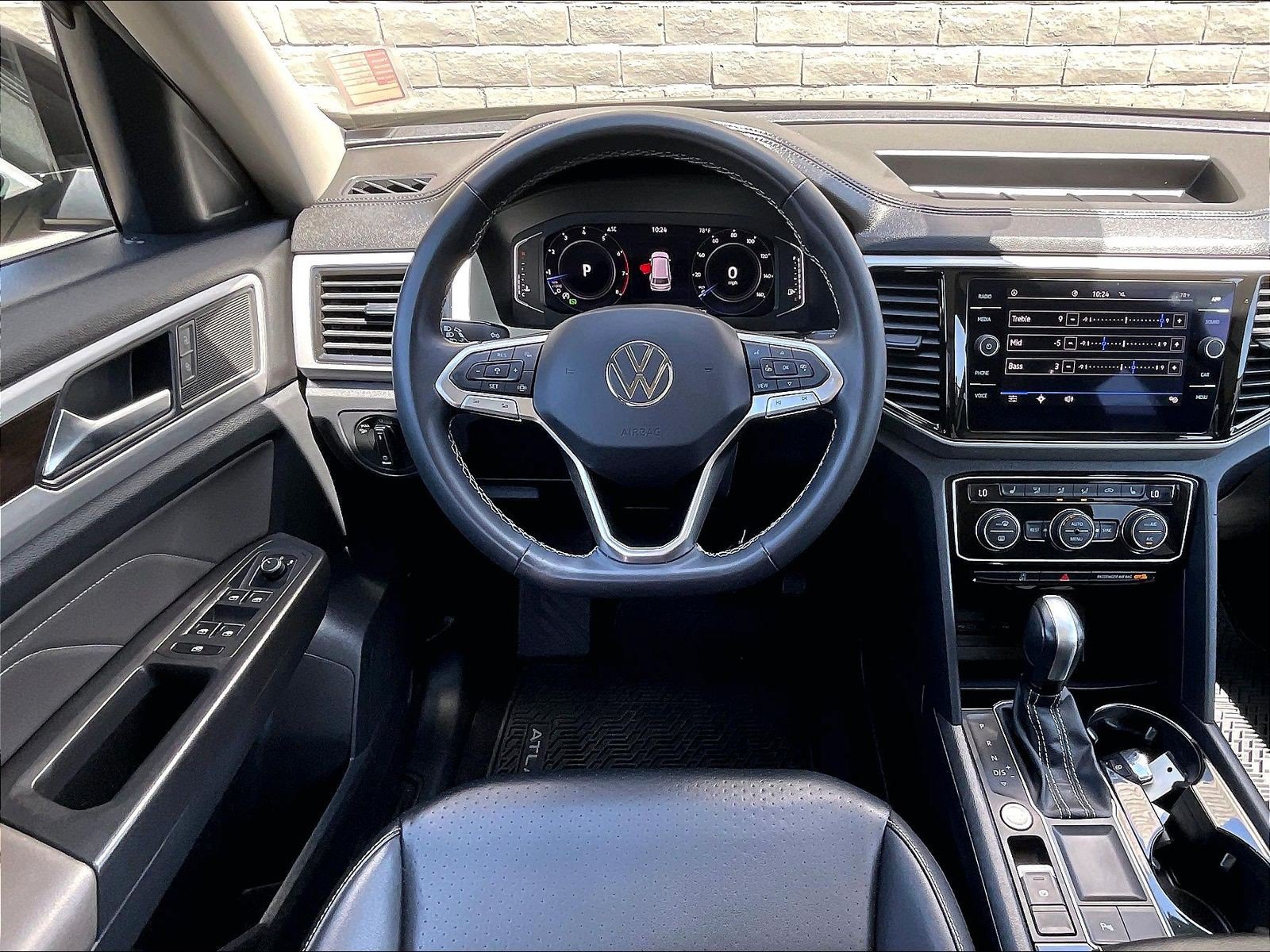 Certified 2022 Volkswagen Atlas SE w/ Panoramic Sunroof Package FWD image 4