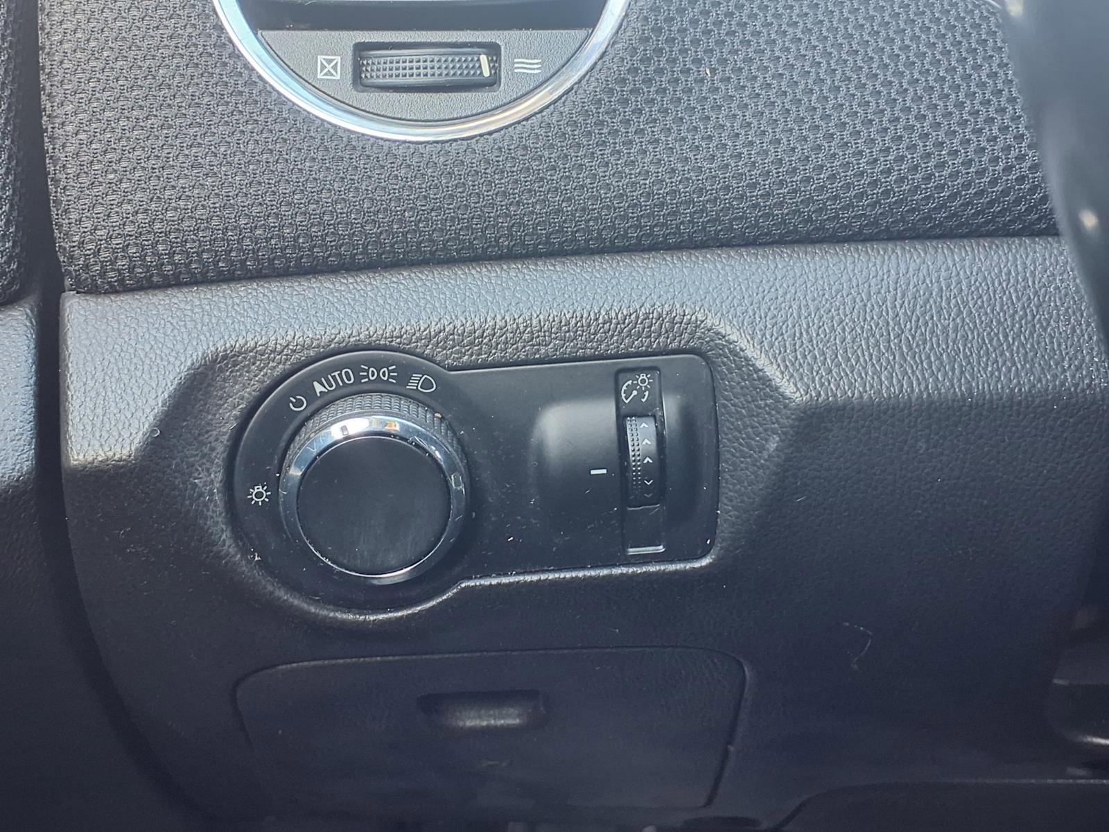 Used 2011 Chevrolet Cruze LT image 16