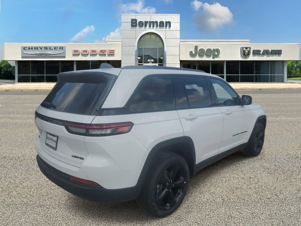 Used 2025 Jeep Grand Cherokee Limited w/ Black Appearance Package AWD/4WD image 8