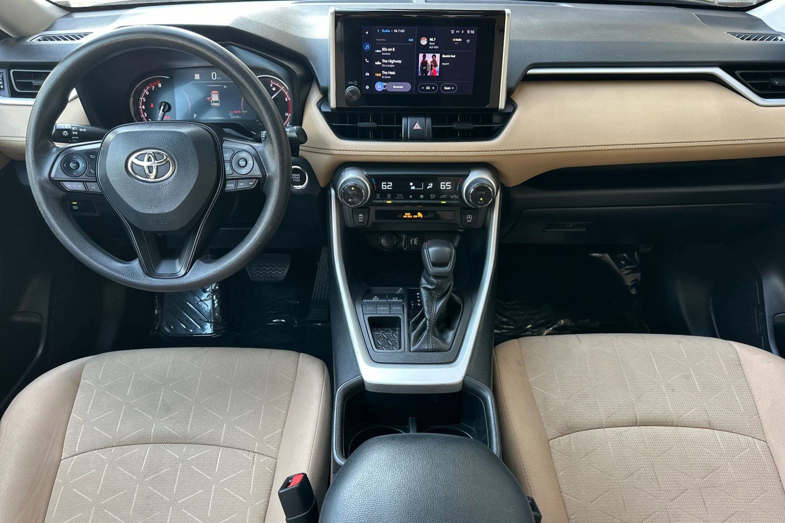 Used 2023 Toyota RAV4 XLE image 16