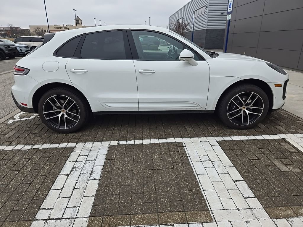 Used 2024 Porsche Macan Base image 4