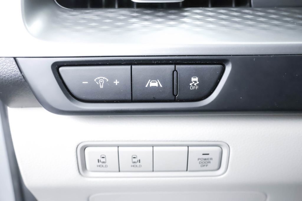 Used 2022 Kia Carnival LX image 16