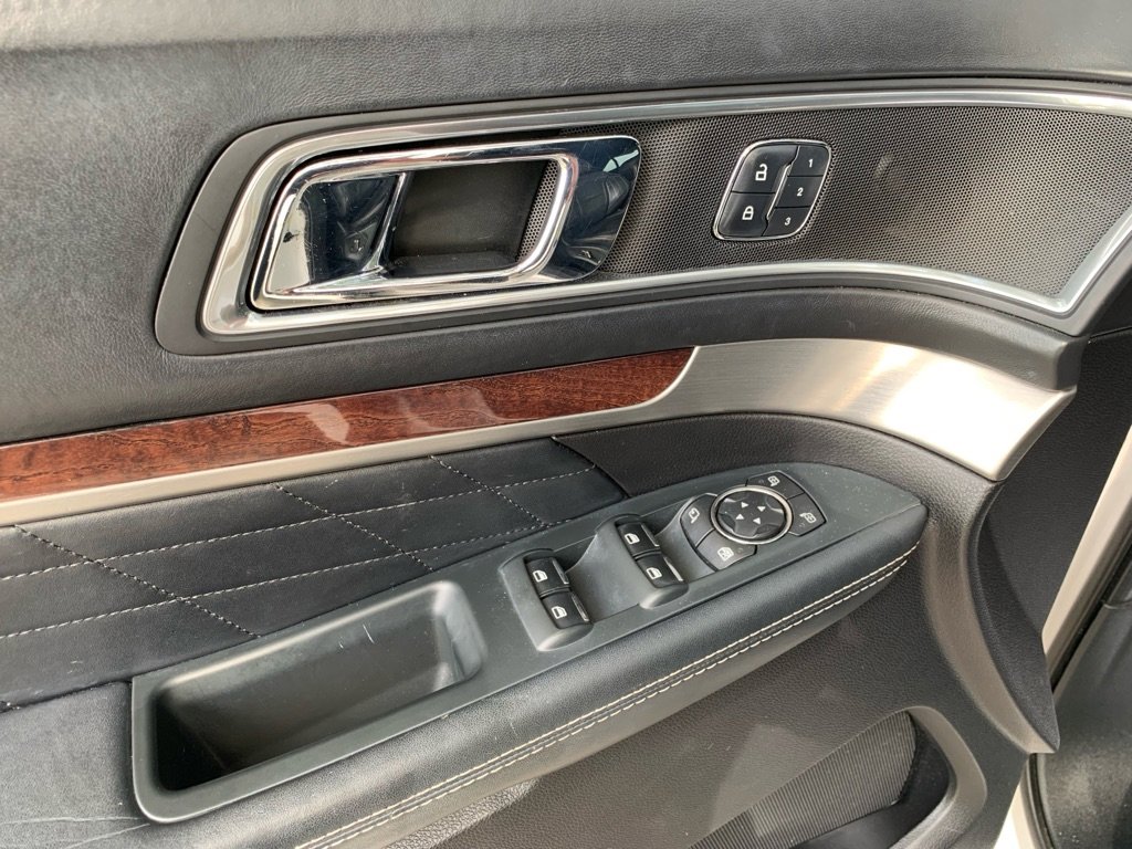 Used 2018 Ford Explorer Platinum image 13