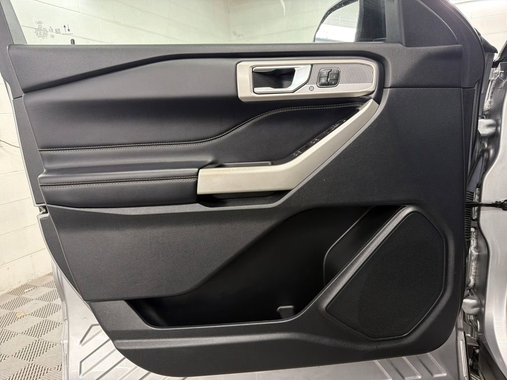 Used 2021 Ford Explorer Limited w/ Equipment Group 301A image 31