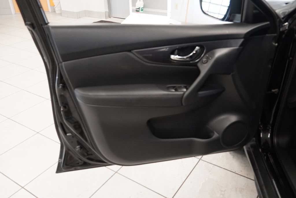 Used 2018 Nissan Rogue SV AWD/4WD image 5