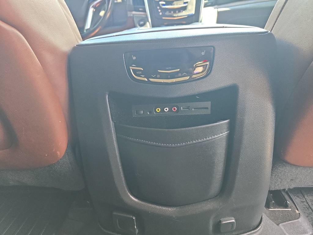 Used 2016 Cadillac Escalade Luxury AWD/4WD image 18