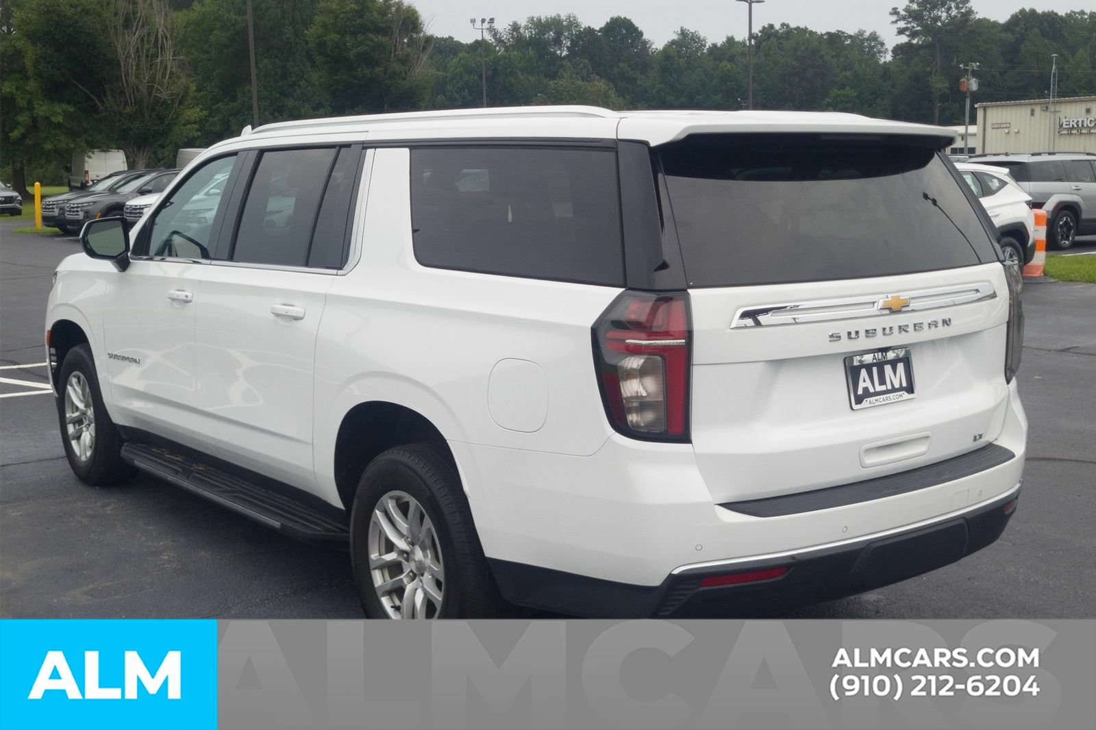 Used 2024 Chevrolet Suburban LT RWD image 10