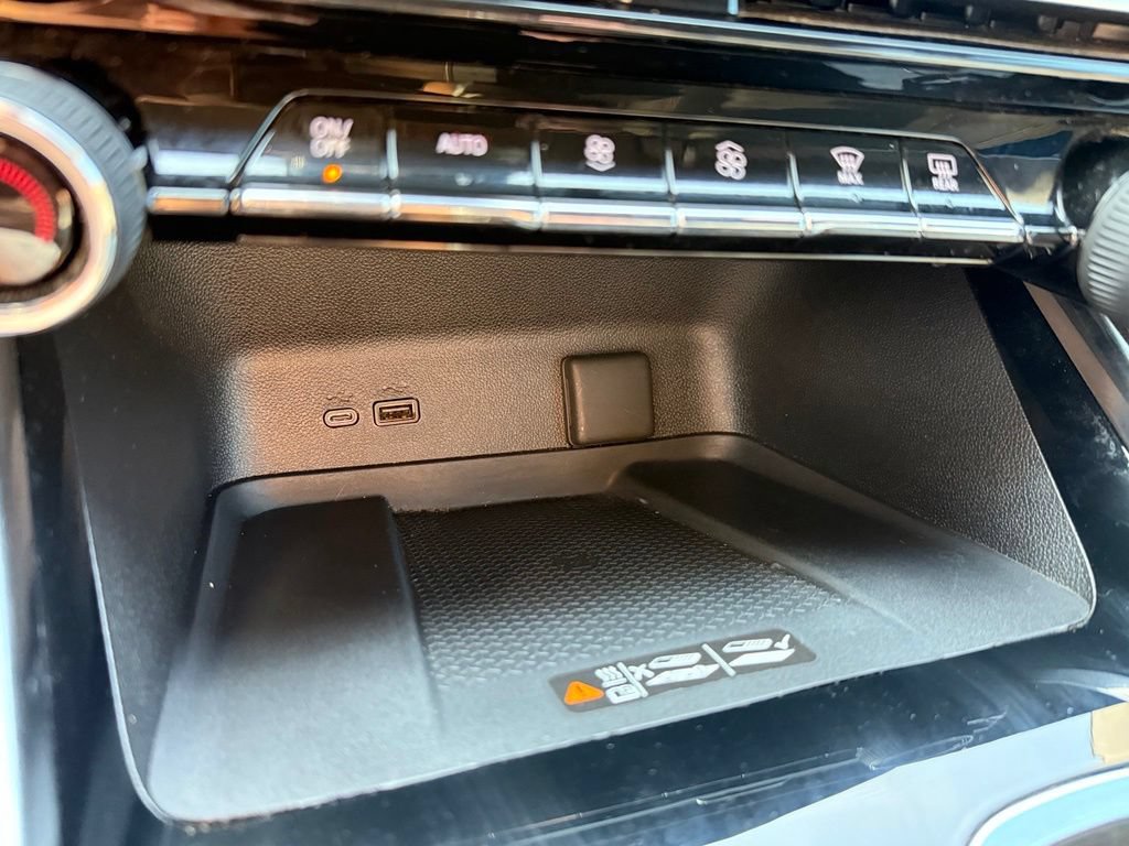 Used 2024 Chevrolet Traverse Z71 w/ LPO, Floor Liner Package AWD/4WD image 18