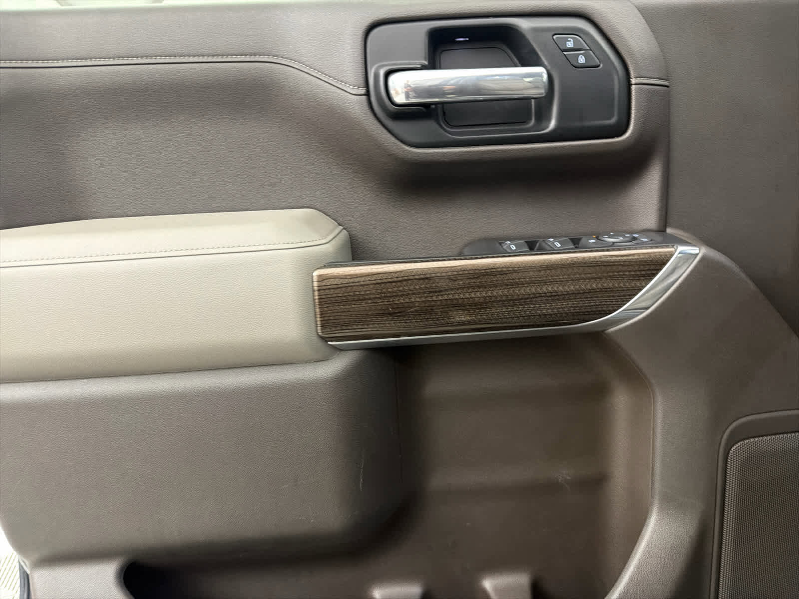 Used 2019 Chevrolet Silverado 1500 LT w/ All-Star Edition image 14