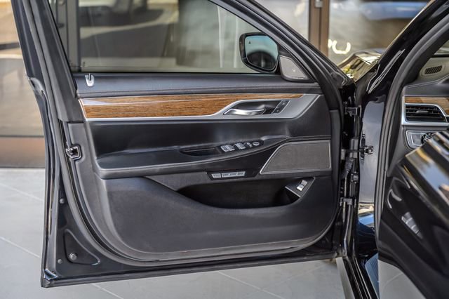 Used 2017 BMW 740i xDrive AWD/4WD image 54